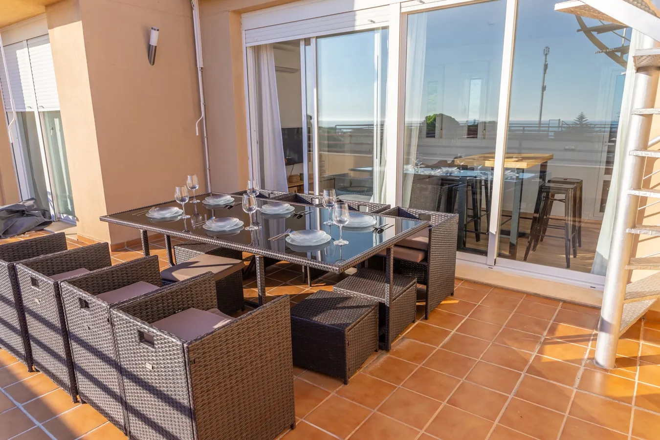 Junto al mar en Los Caños: Terraza y piscina — foto 5