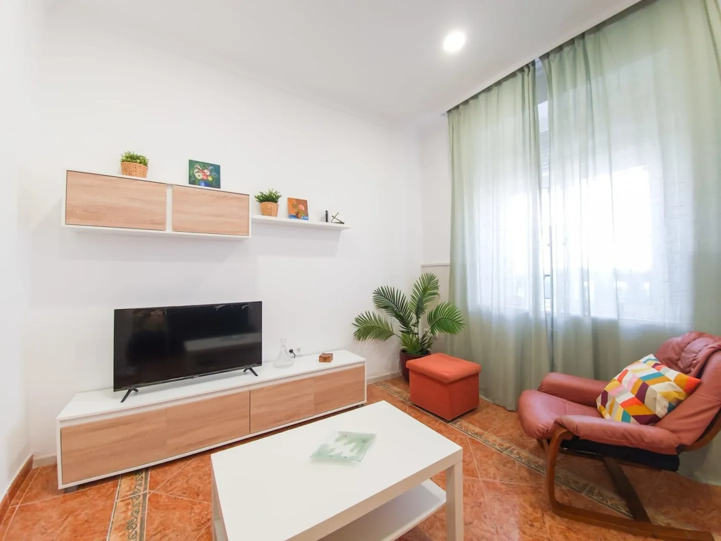 Casa María Luisa: patio y encanto gaditano — Barbate